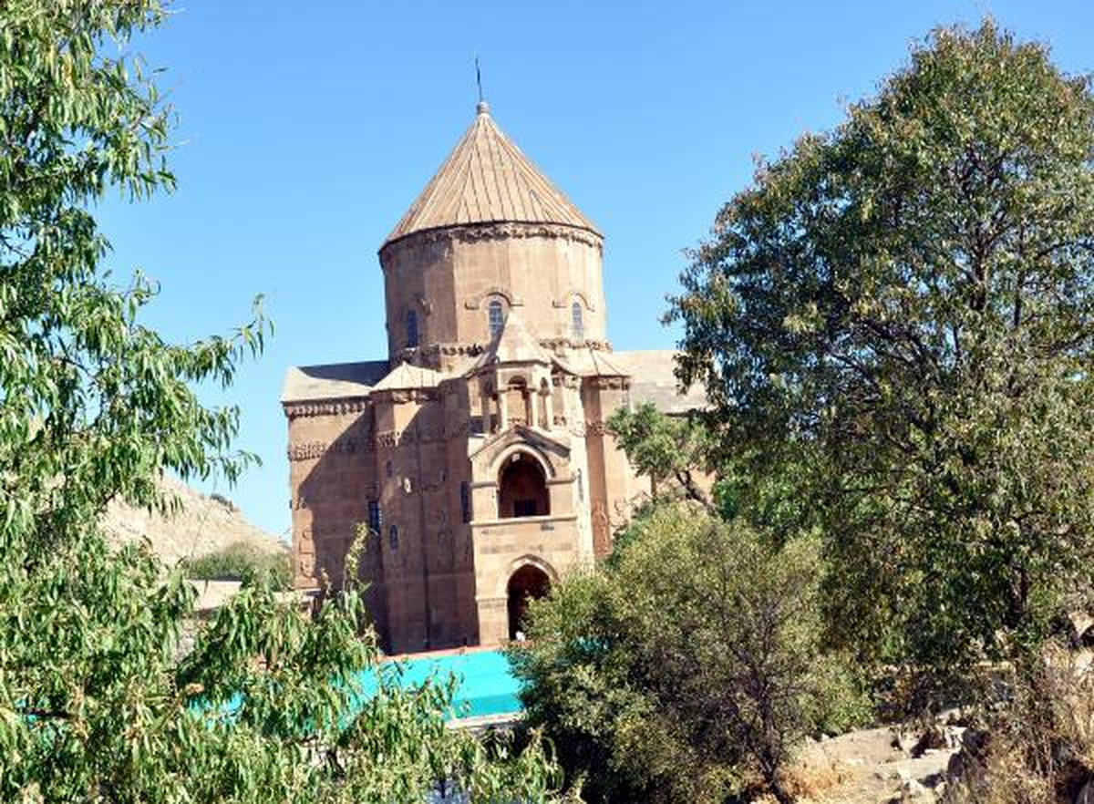 Akdamar Kilisesi, Ayine Hazır