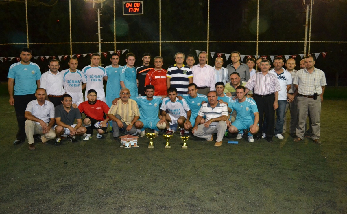 Belediyespor, Kula Kaymakamlık Halı Saha Turnuvası\'nın Şampiyonu Oldu