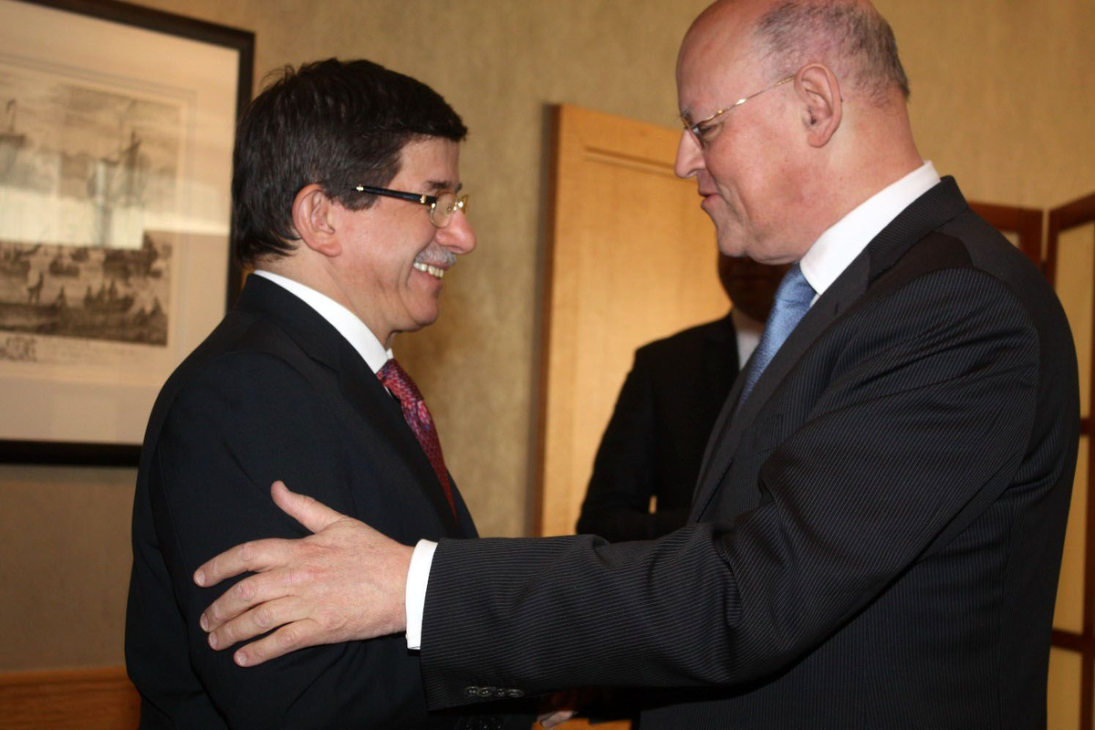 Davutoğlu, Hollanda Dışişleri Bakanı ile Görüştü