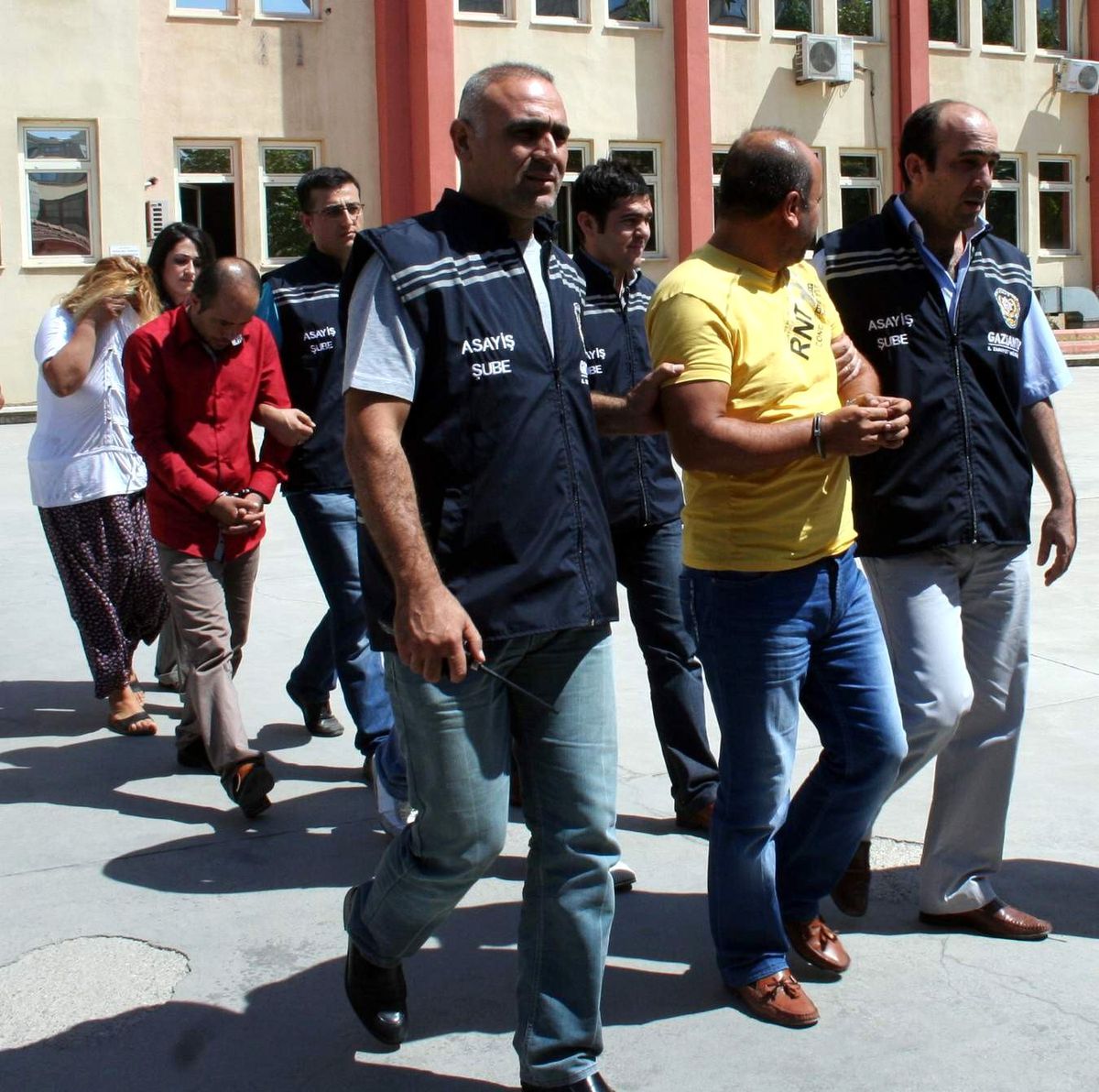Dolandırıcılar Kendi Aralarında Anlaşamayınca Polise Yakalandılar
