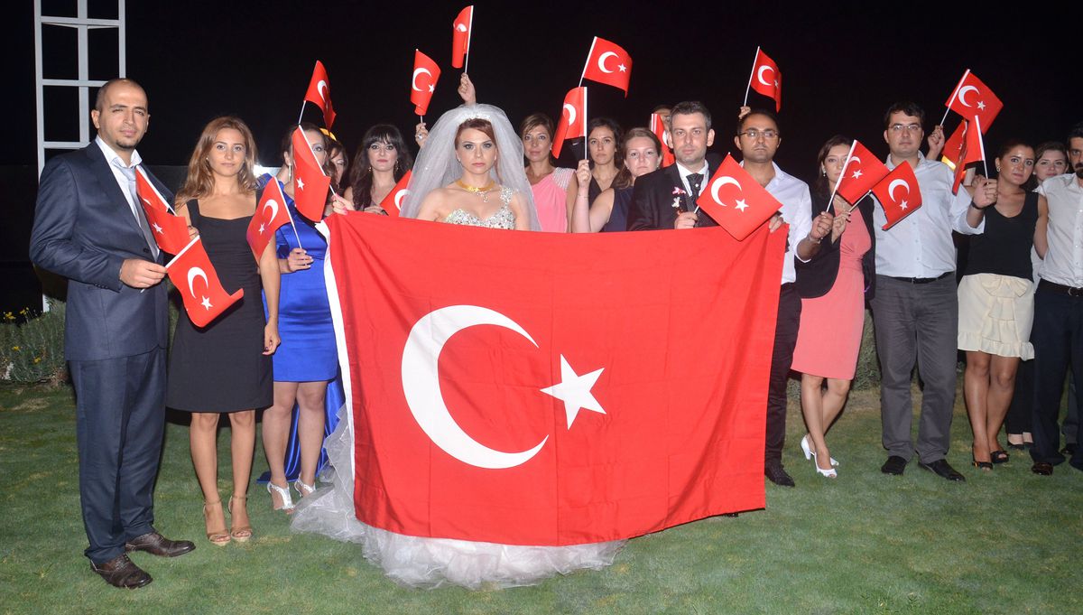 Düğünde Terörü Protesto Ettiler