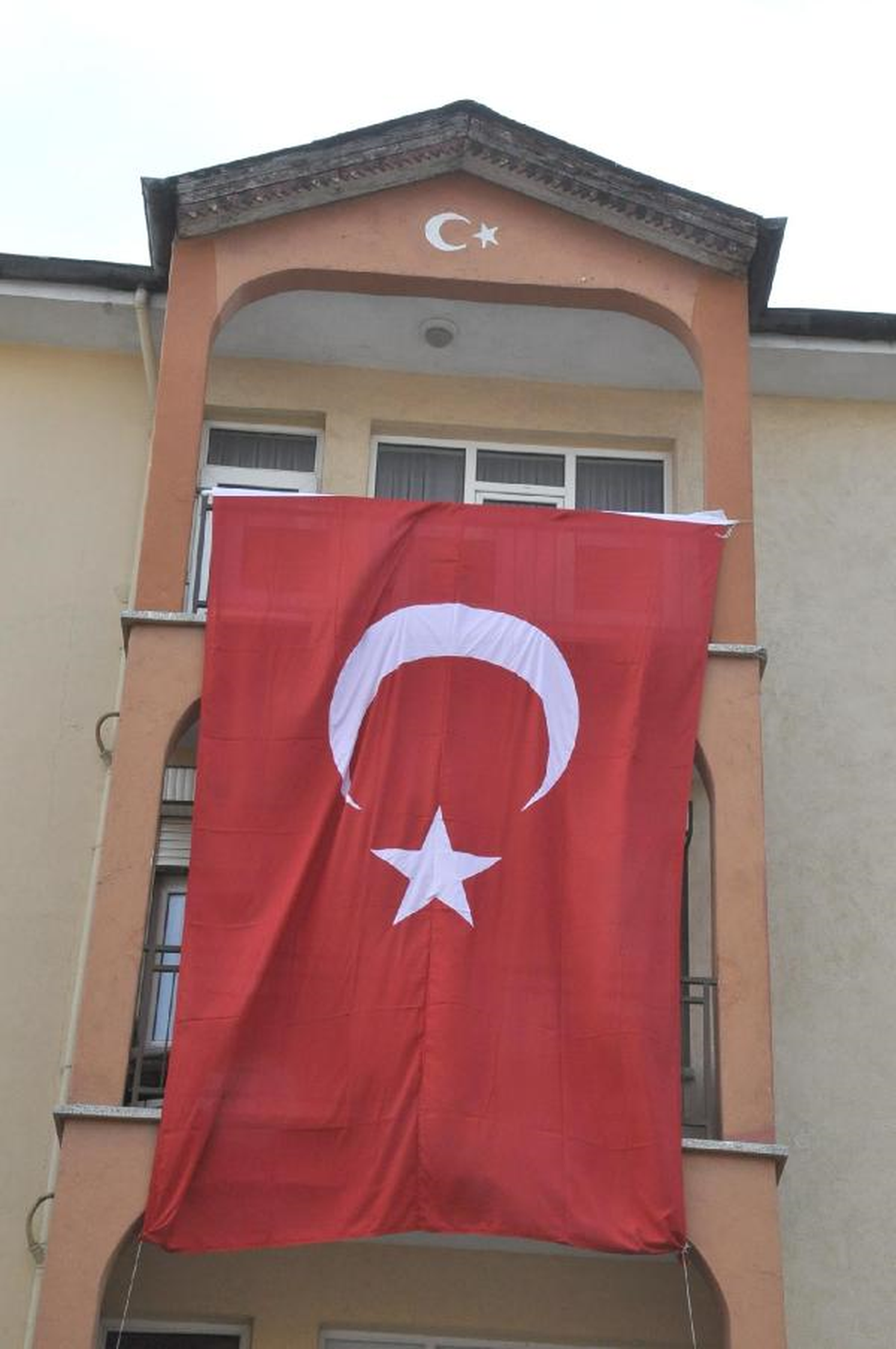 Eskişehirli Şehidin Evi Bayraklarla Donatıldı