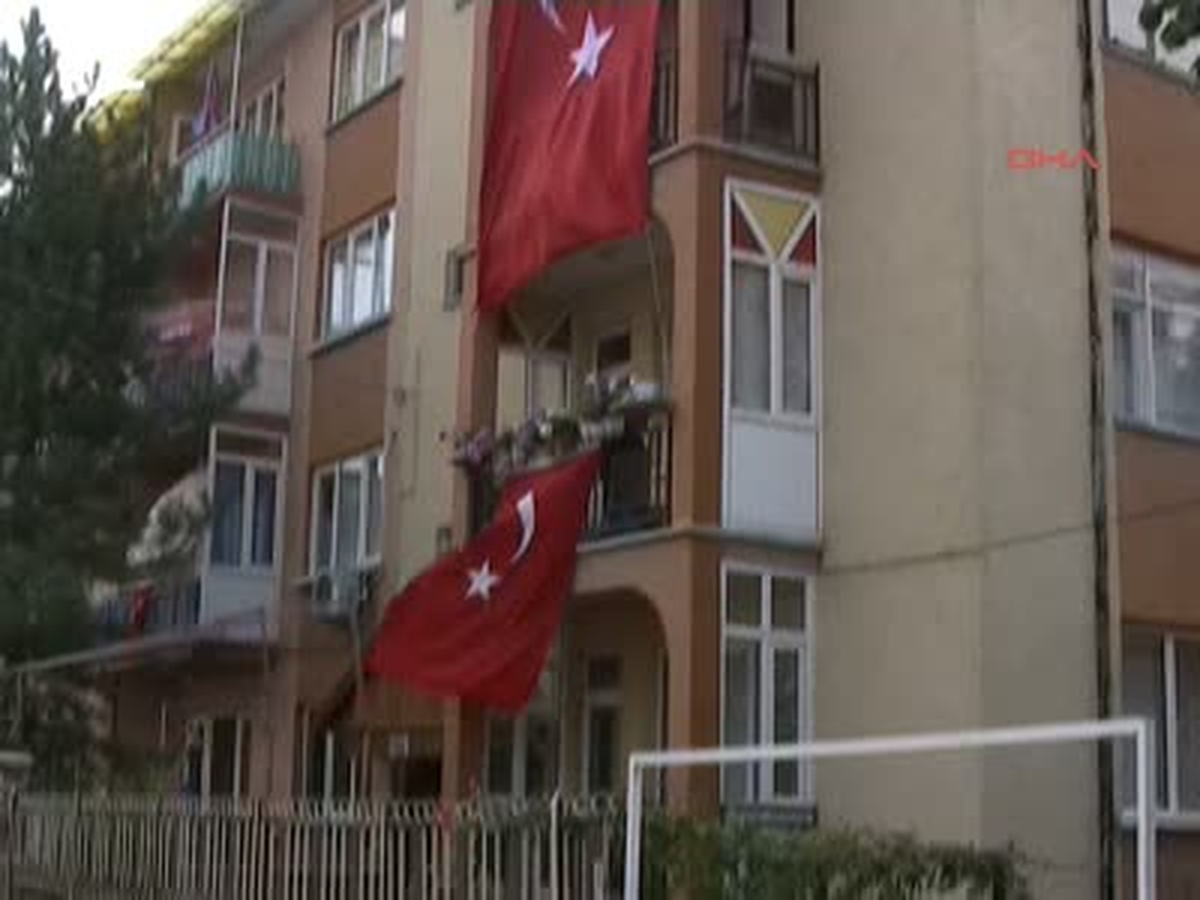 Şehidin Evi Bayraklarla Donatıldı