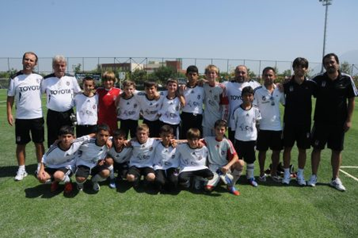 Fikri Bayrıl Futbol Festivali\'nde Şampiyonlar Belli Oldu