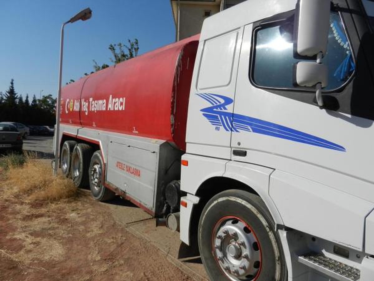 İki Tankerde 49 Bin Litre Kaçak Akaryakıt