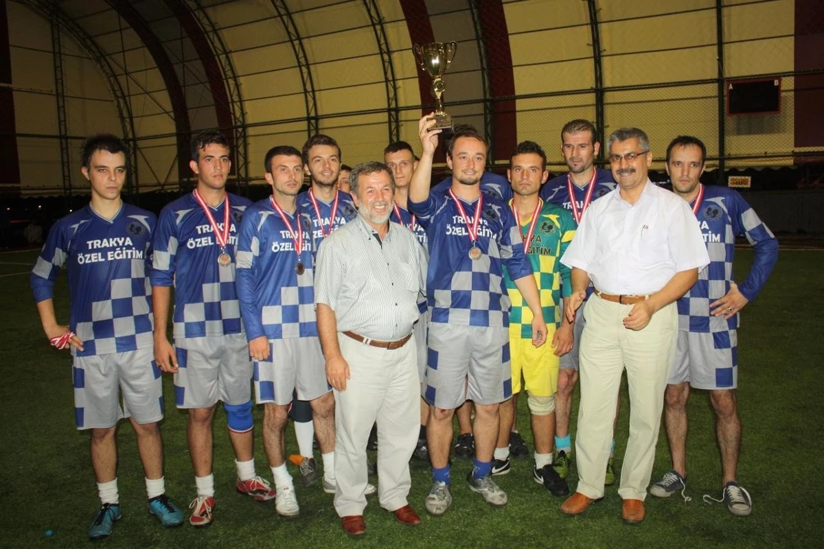 Keşan\'da Köylerarası Halı Saha Futbol Turnuvası Düzenlendi