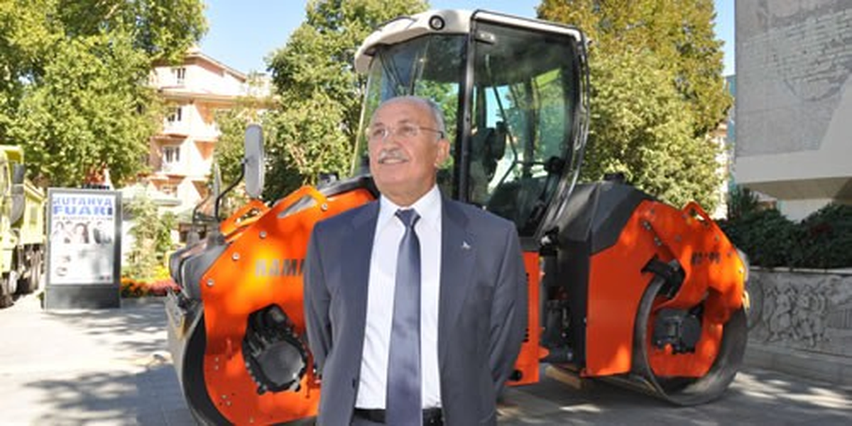Kütahya Belediyesinden "İş Makinaları Sergisi"