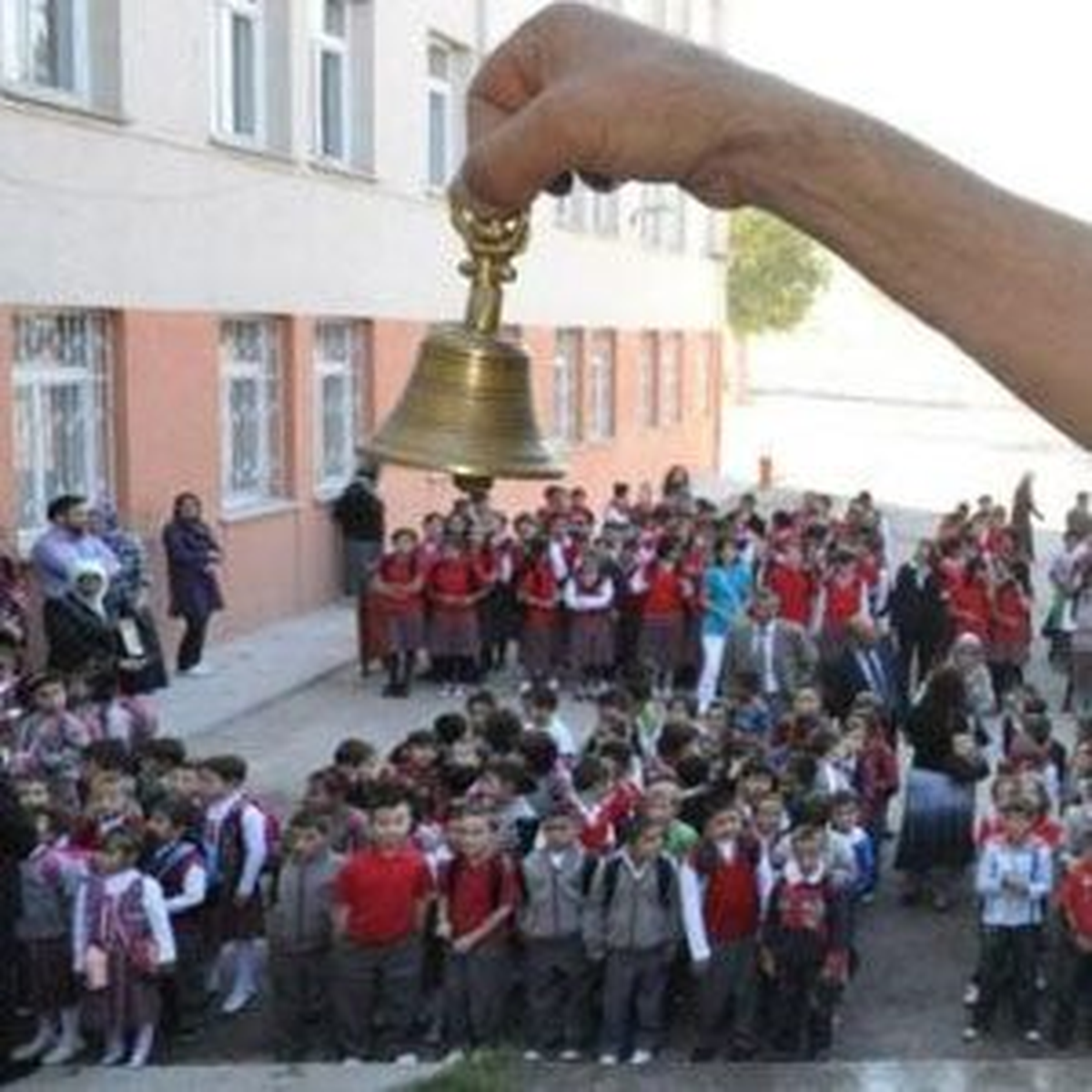 Minik Öğrenciler İçin Okul Zili Pazartesi Çalacak
