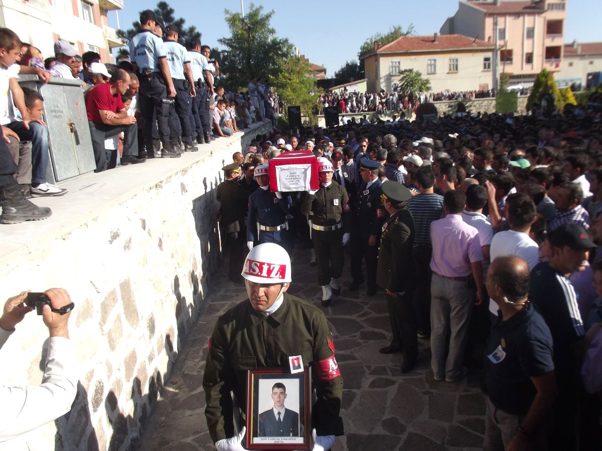 Şehidi 7 Bin Kişi Uğurladı "2 Aylık Evli Uzman Çavuş Şehit Düştü" Haberine Ek