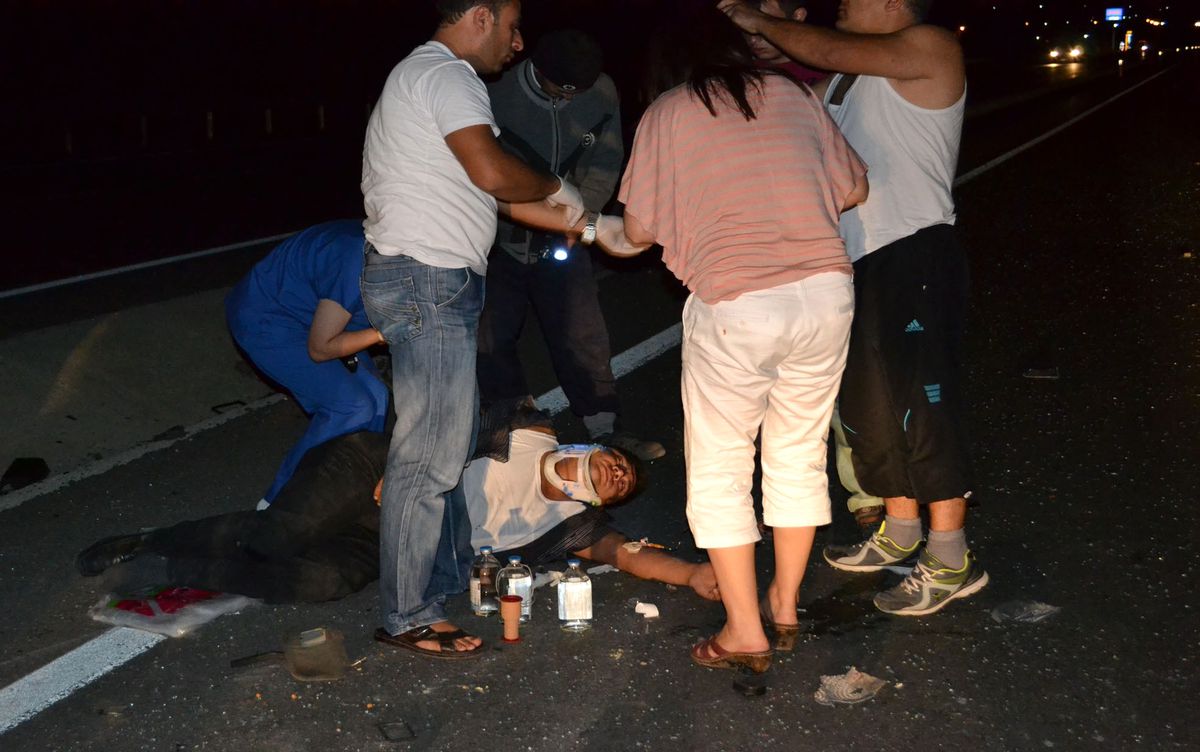 Tır\'a Çarptı, Hurdaya Döndü: 2 Ağır Yaralı