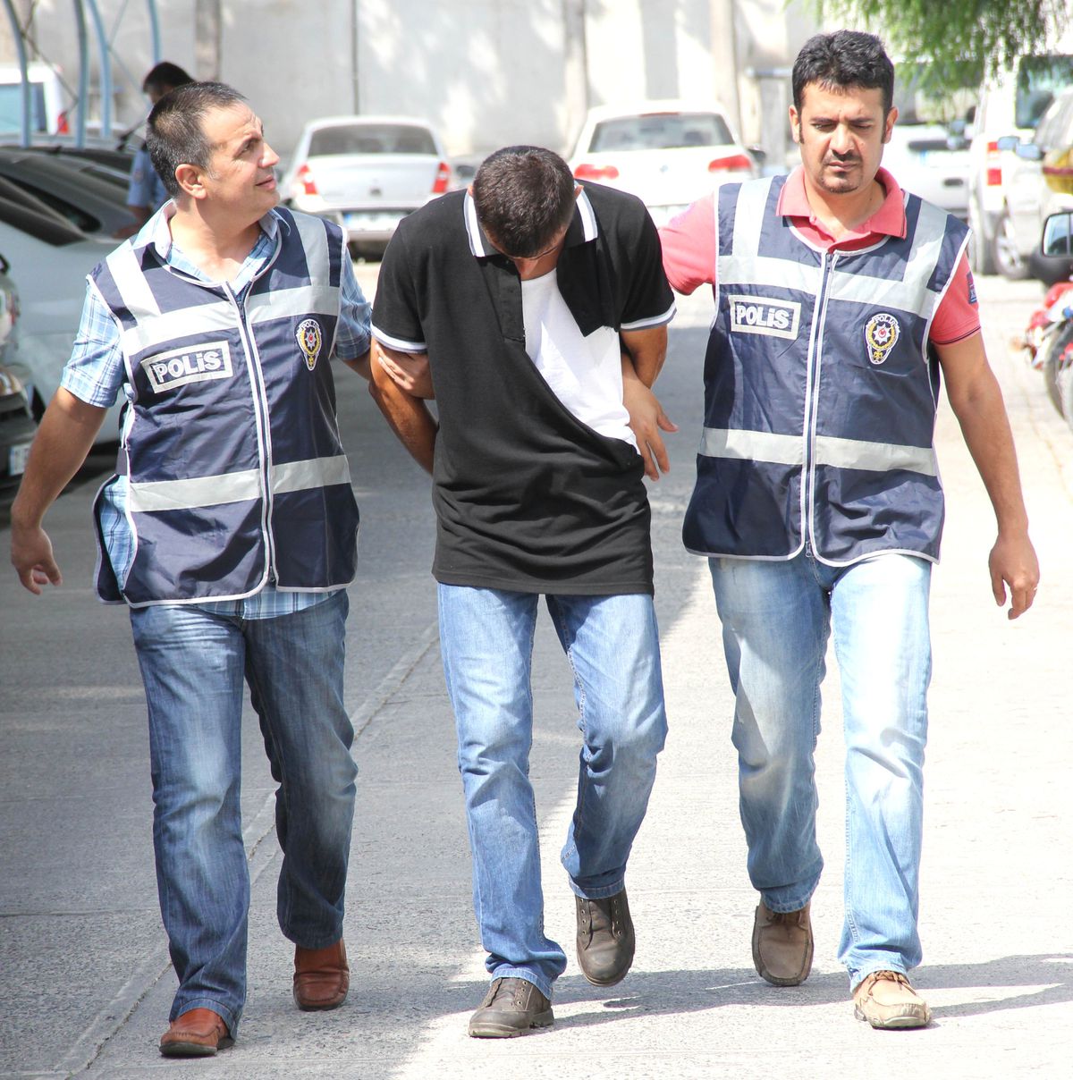 Yankesici Polisten Kaçamadı