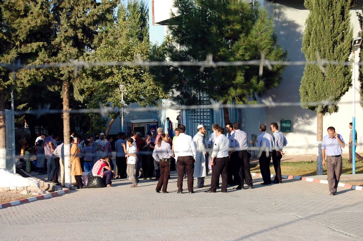 Adıyaman\'daki Suriyeli Mülteciler, Şanlıurfa\'ya Gönderildi