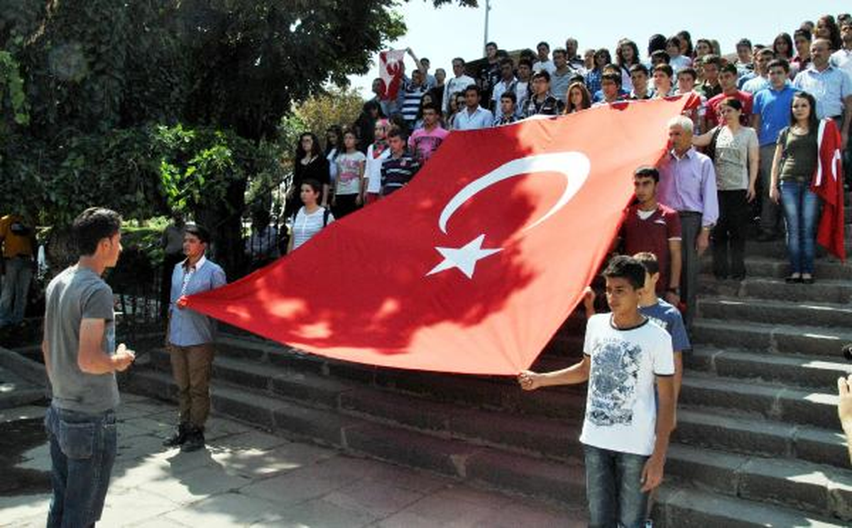 Afyon\'da Şehitlere \'Saygı Yürüyüşü\' Düzenlendi