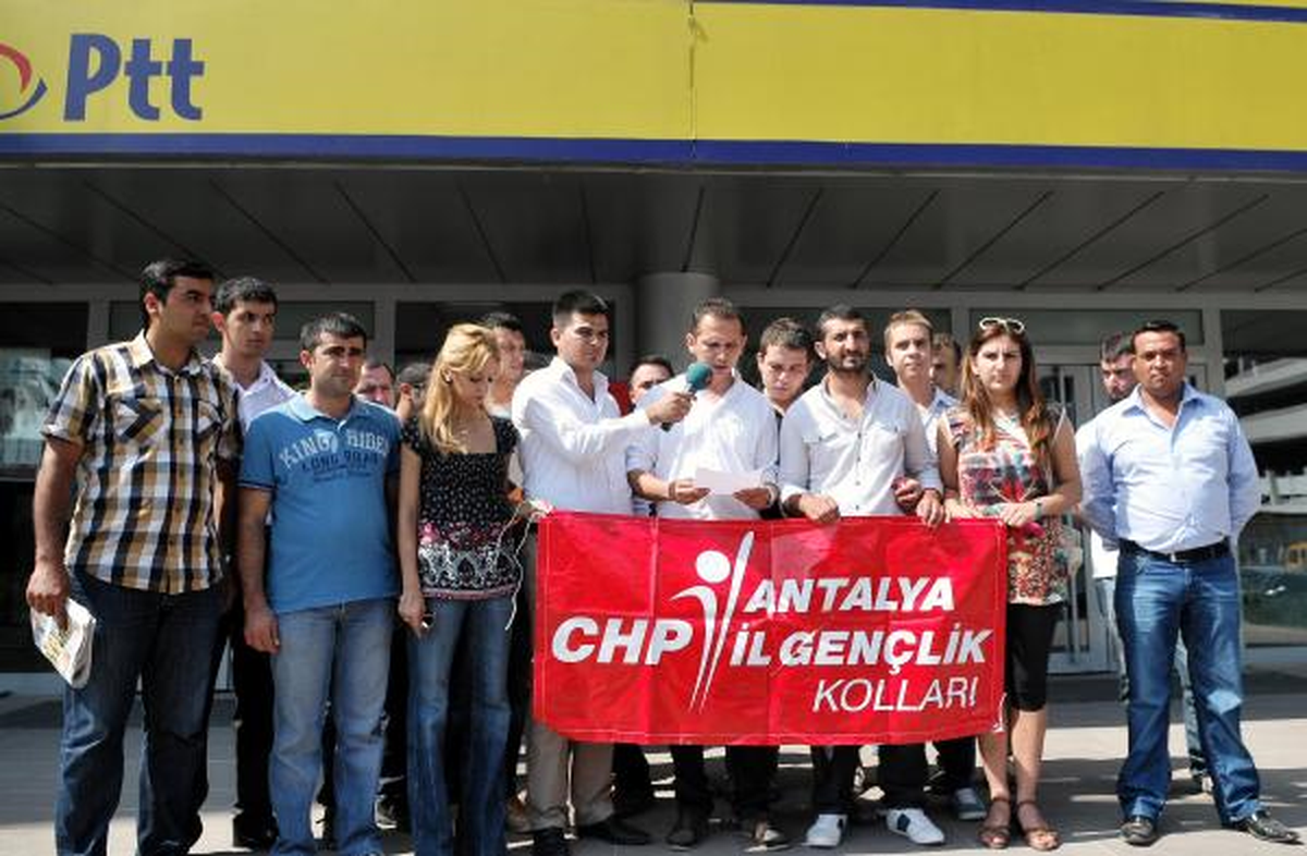 Afyonkarahisar Valisi\'ne Her Şehit İçin Bir Türk Bayrağı Gönderdiler