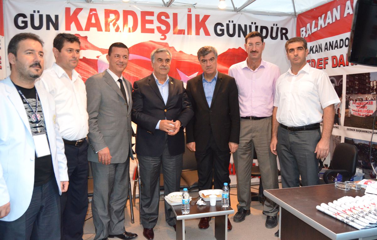 AK Parti ve CHP İzmir Teşkilatlarından Dostluk Mesajı