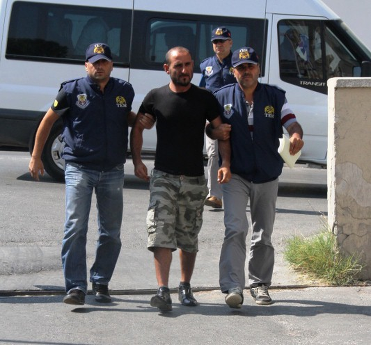 Antalya\'da 30 Kilo Patlayıcı Ele Geçirildi