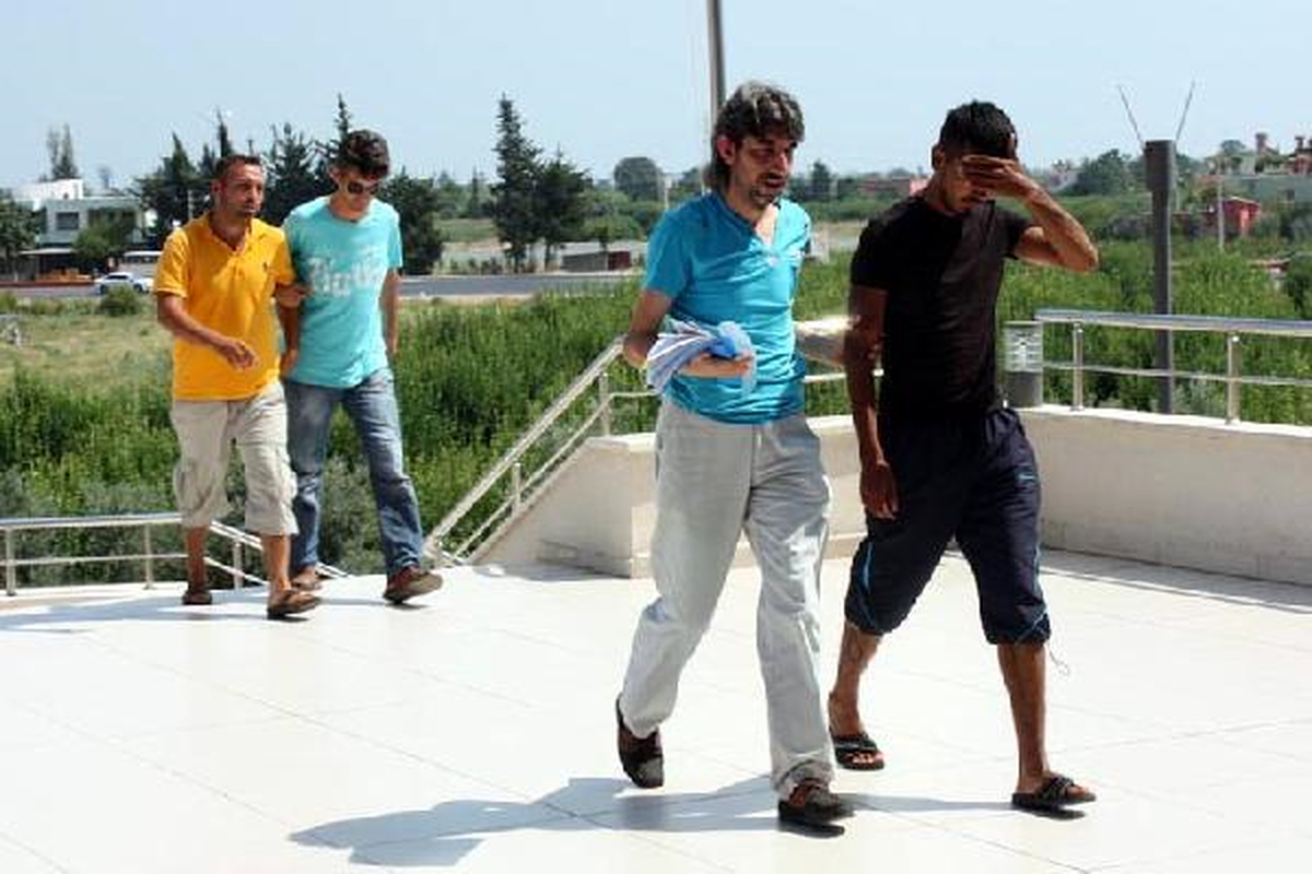 Bakkal Çıraklarına Sahte Para Verip Alışveriş Yapıyorlardı