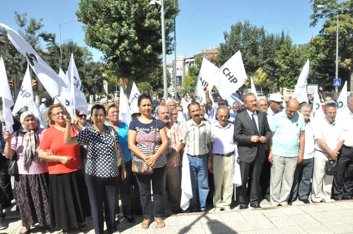CHP\'nin 89\'uncu Kuruluş Yıldönümü Dolayısıyla, Atatürk Anıtı\'na Çelenk Konuldu