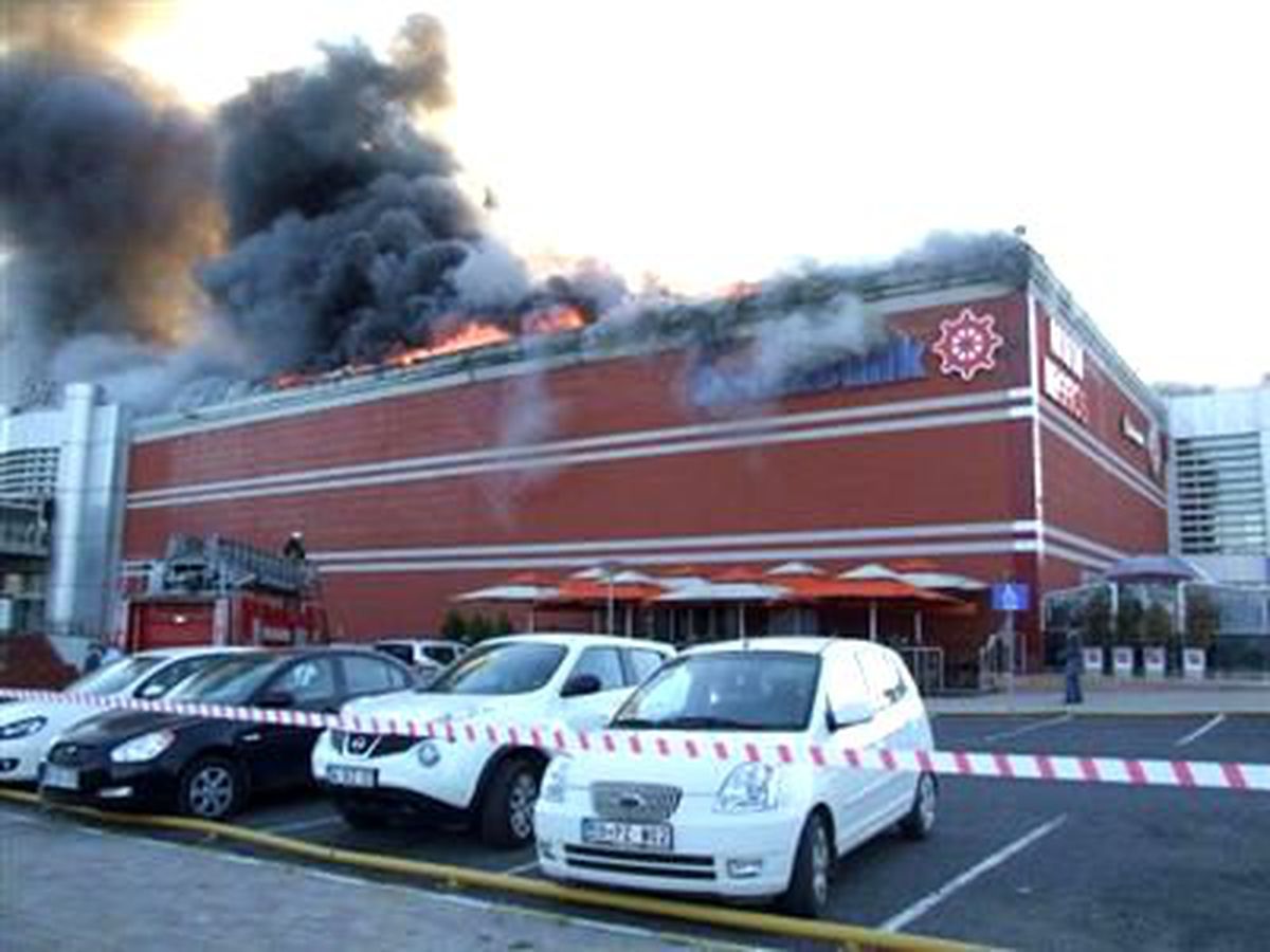 Çorlu\'da Alışveriş Merkezinde Yangın (2)