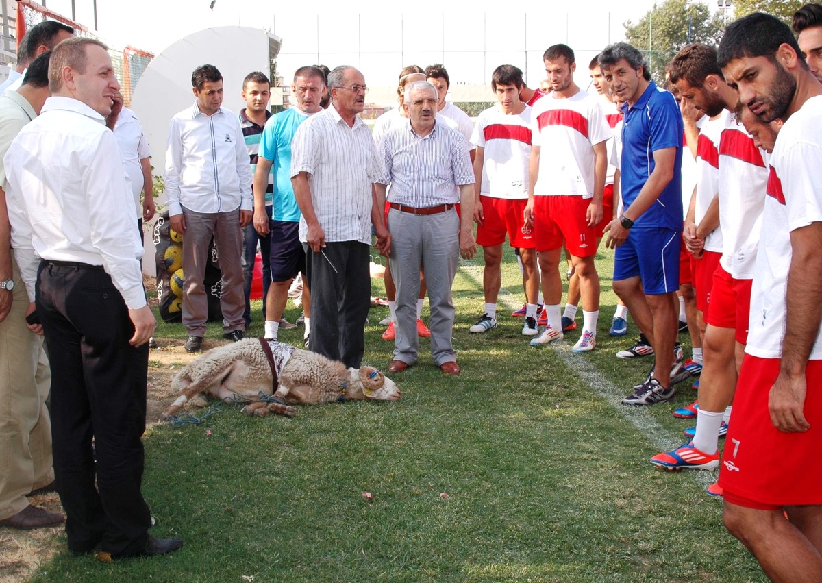 Denizli Belediyespor Kurban Kesti