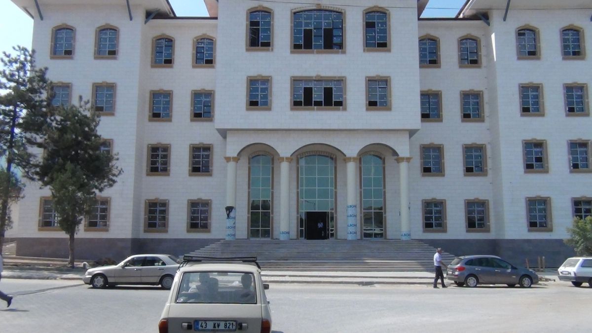 Devlet Simav\'da Depremin Yaralarını Sardı