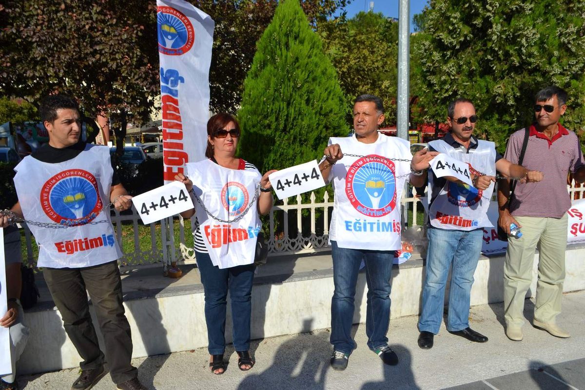 Eğitim-İş\'ten Zincirli "4+4+4" Eylemi