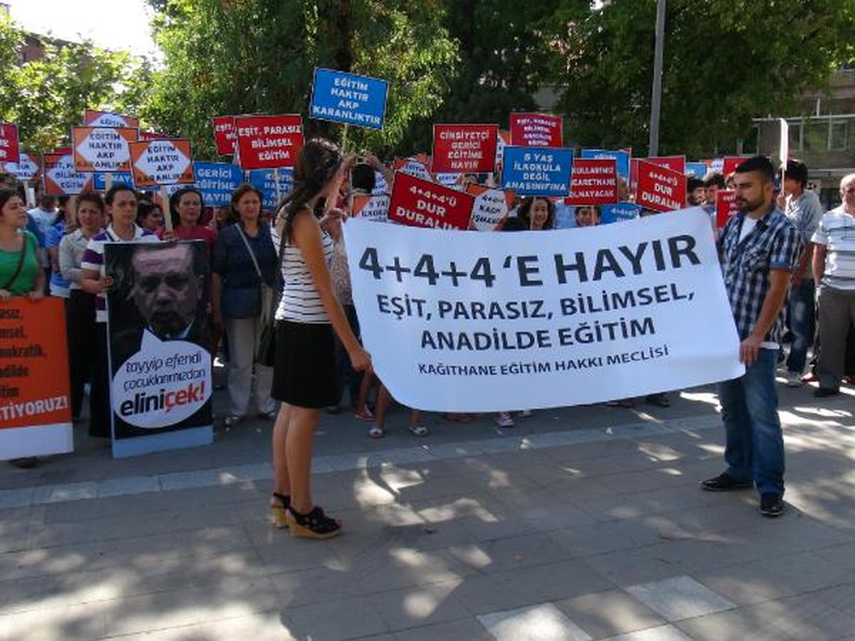 Halkevleri\'nden \'4+4+4 Eğitim Sistemine Hayır\' Eylemi