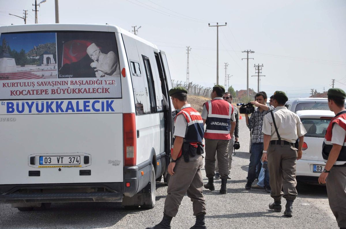 İş Makineleri Patlama Alanına Girdi
