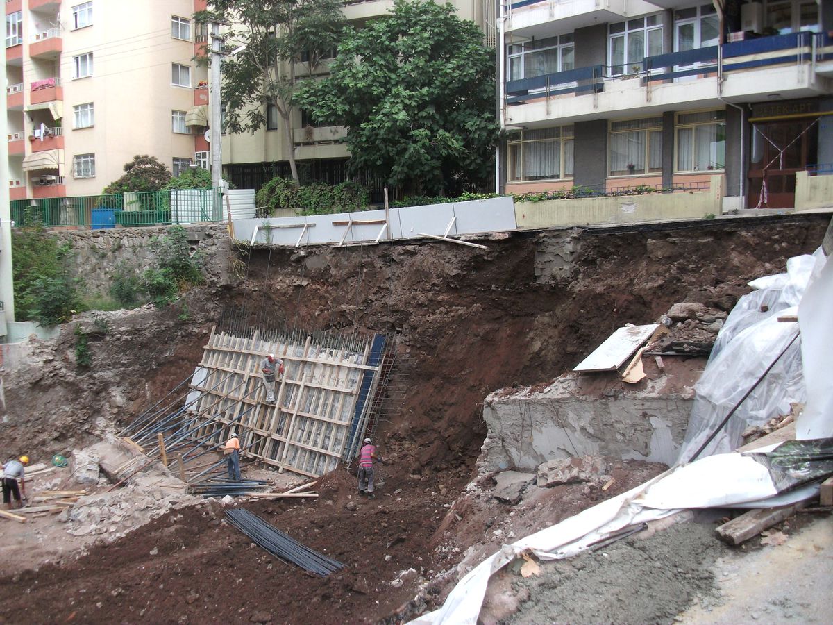 İzmit Belediyesi İnşaat Çalışmalarını Denetliyor