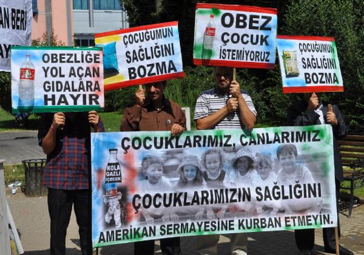 Kocaeli\'de Okullarda Obeziteye Yol Açan Gıda Satışı Kararına Tepki