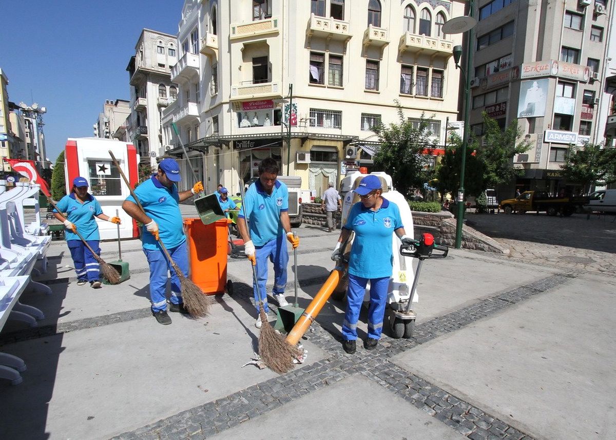 Konak\'ta Temizlik Ordusu Harekatta