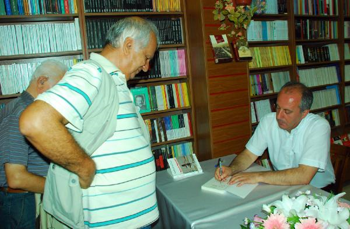 Muharrem İnce Kitabı İçin İmza Günü Düzenledi