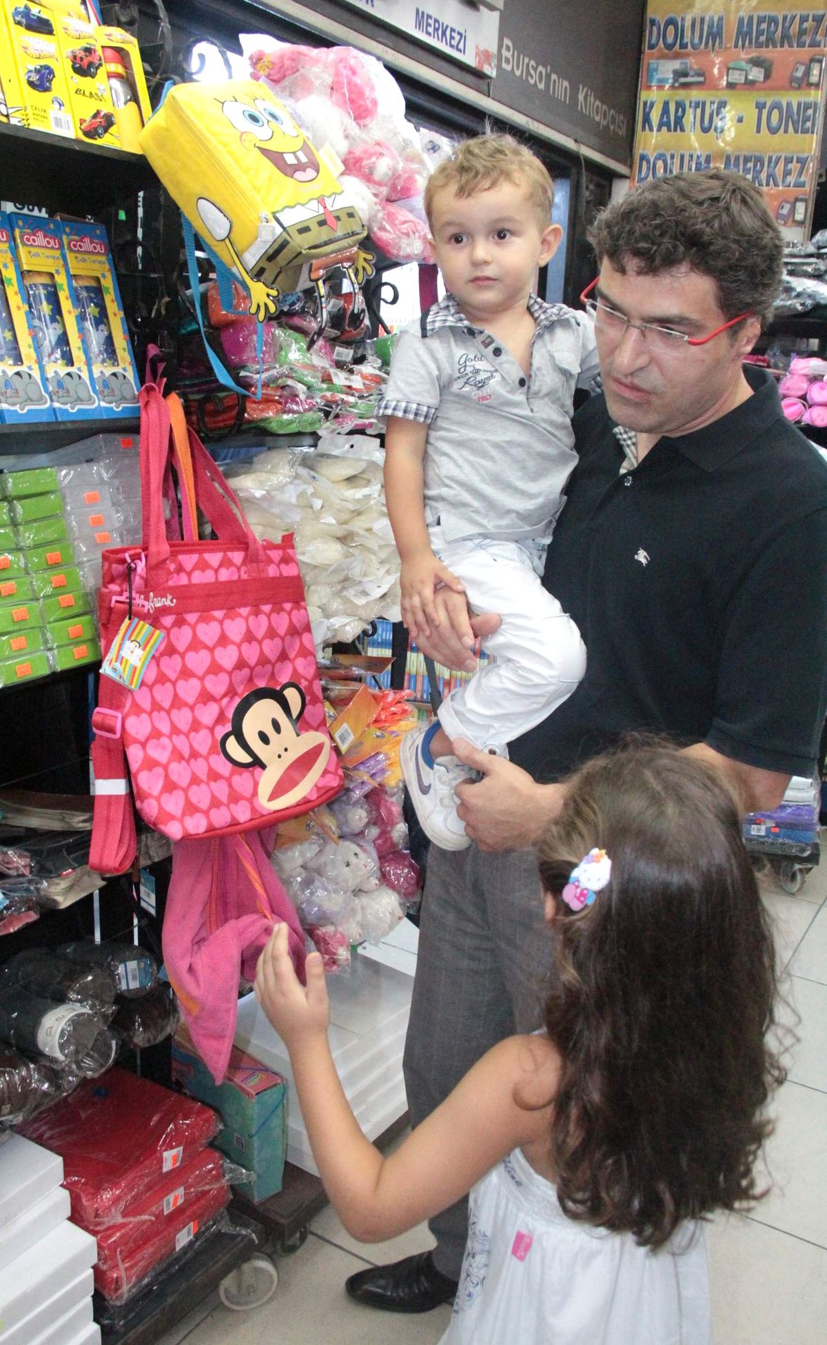 Kırtasiyeciden Afişli Tepki