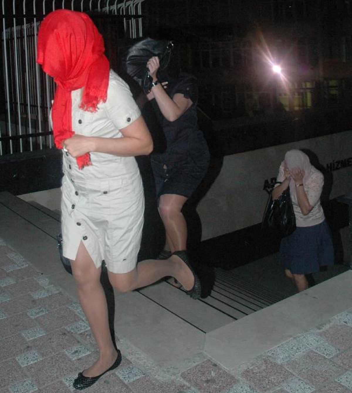 Polisi Şaşırtan Fuhuş Baskını