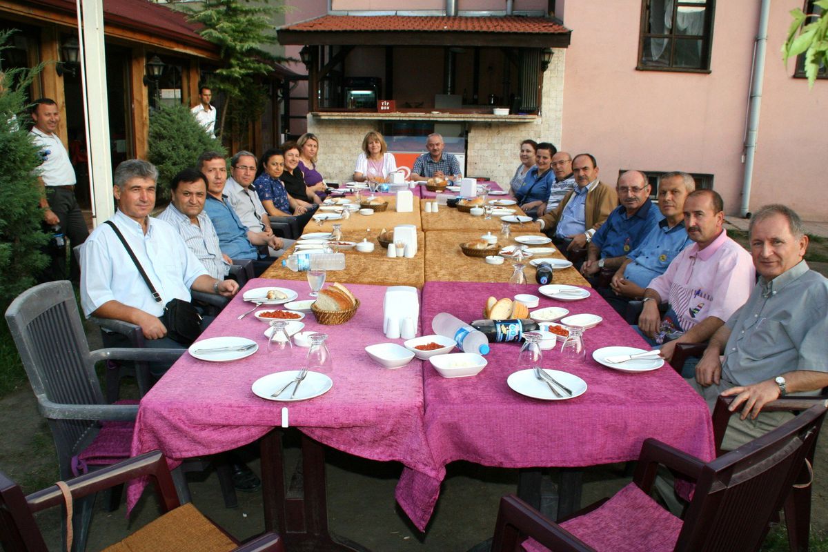 PTT Personelinden Emekli Olanlara Veda Yemeği