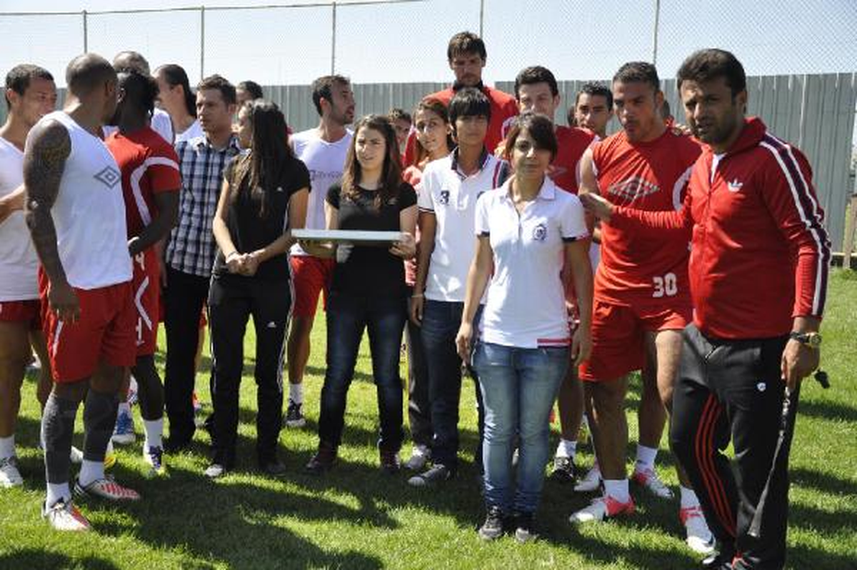 Sb Elazığspor Teknik Direktörü Uygun\'dan Eleştilere Sert Tepki: Adamın Aklını Alırım