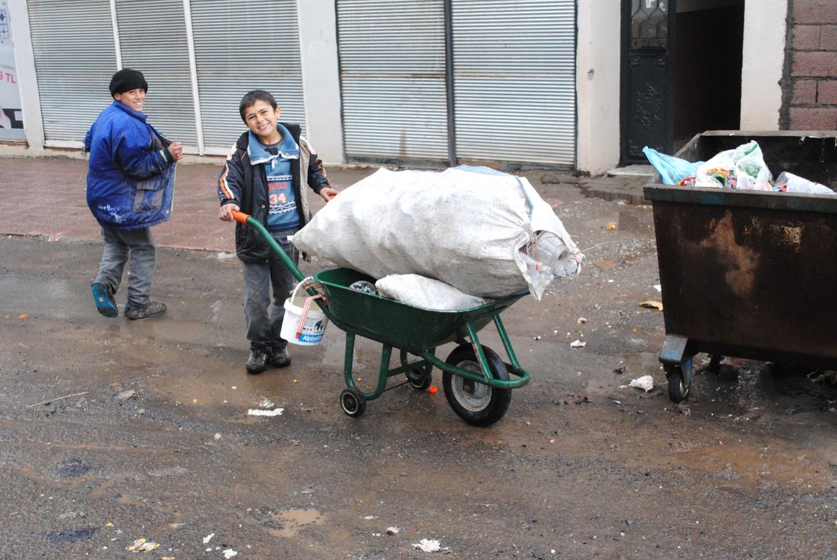 Sokakta Çalışan Çocukların Meslek Edinmelerini Sağlamak İçin Proje