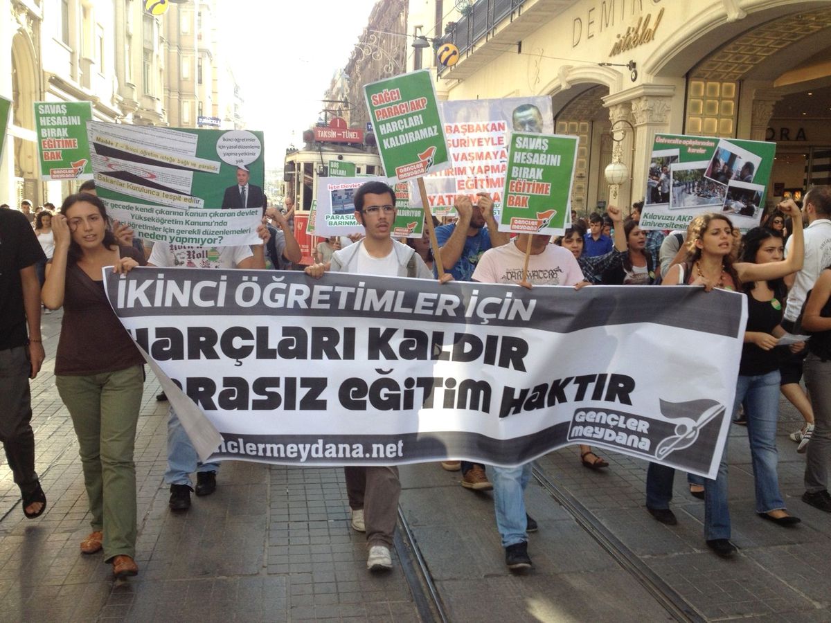 Taksim\'de "Harç" Protestosu