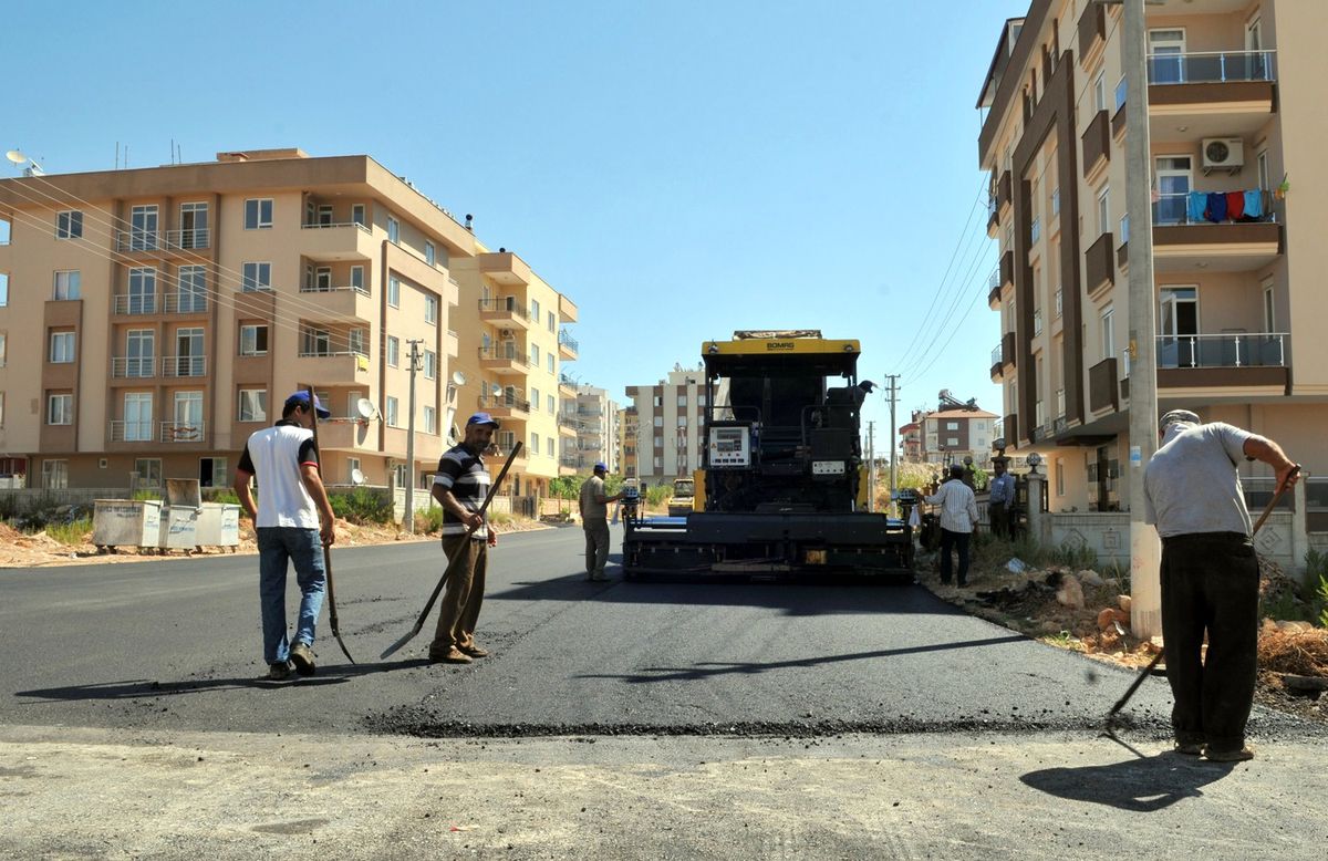 Ünsal Mahallesi\'ne 4 Bin Ton Sıcak Asfalt