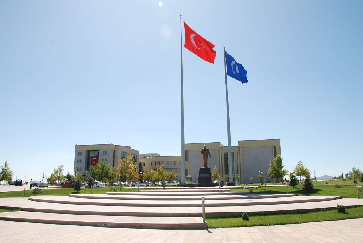 Uşak Üniversitesi İlahiyat Fakültesi\'nde Bölüm Sayısı 4\'e Çıkıyor
