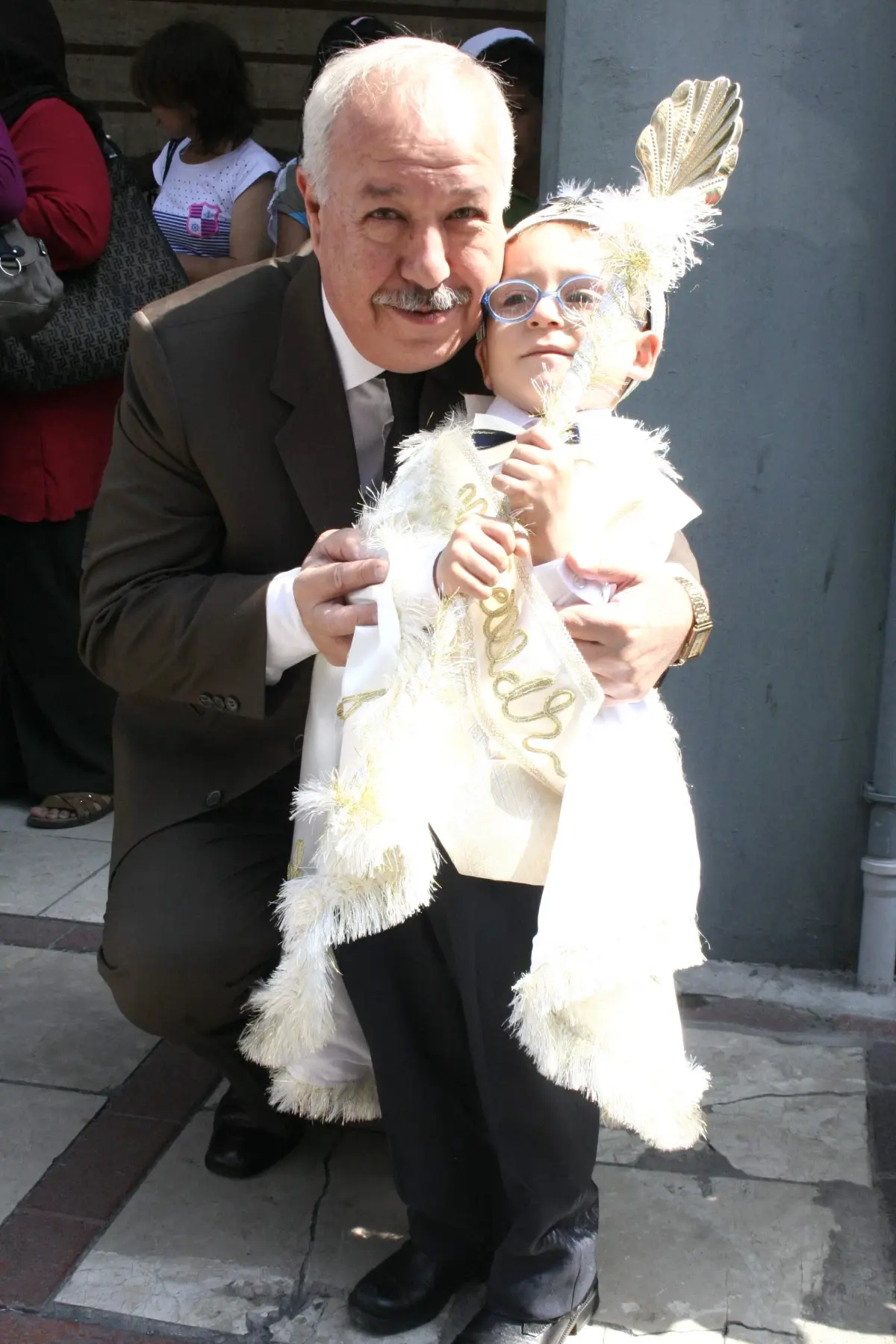 Zonguldak Belediyesi Sünnet Olan 80 Çocuğu Lunaparka Götürdü