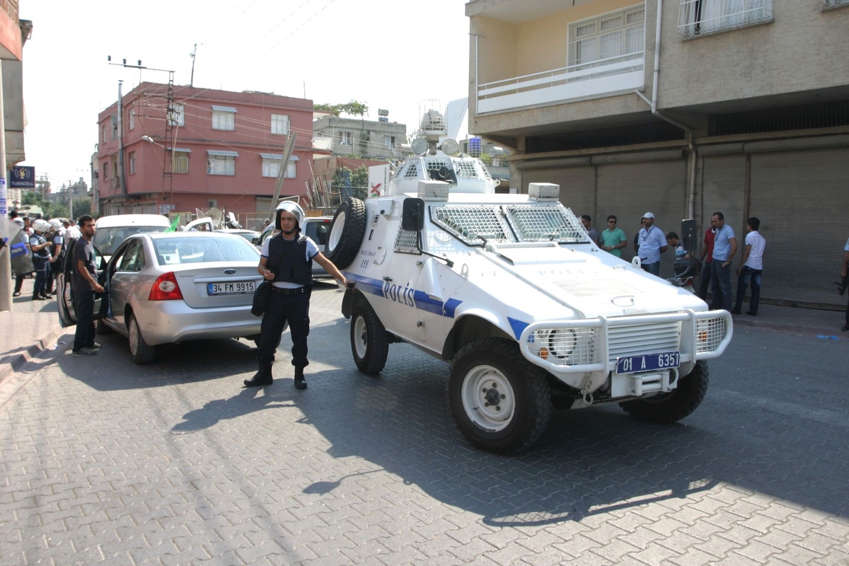 Adana\'da Yol Verme Kavgası : 1 Ölü, 7 Yaralı