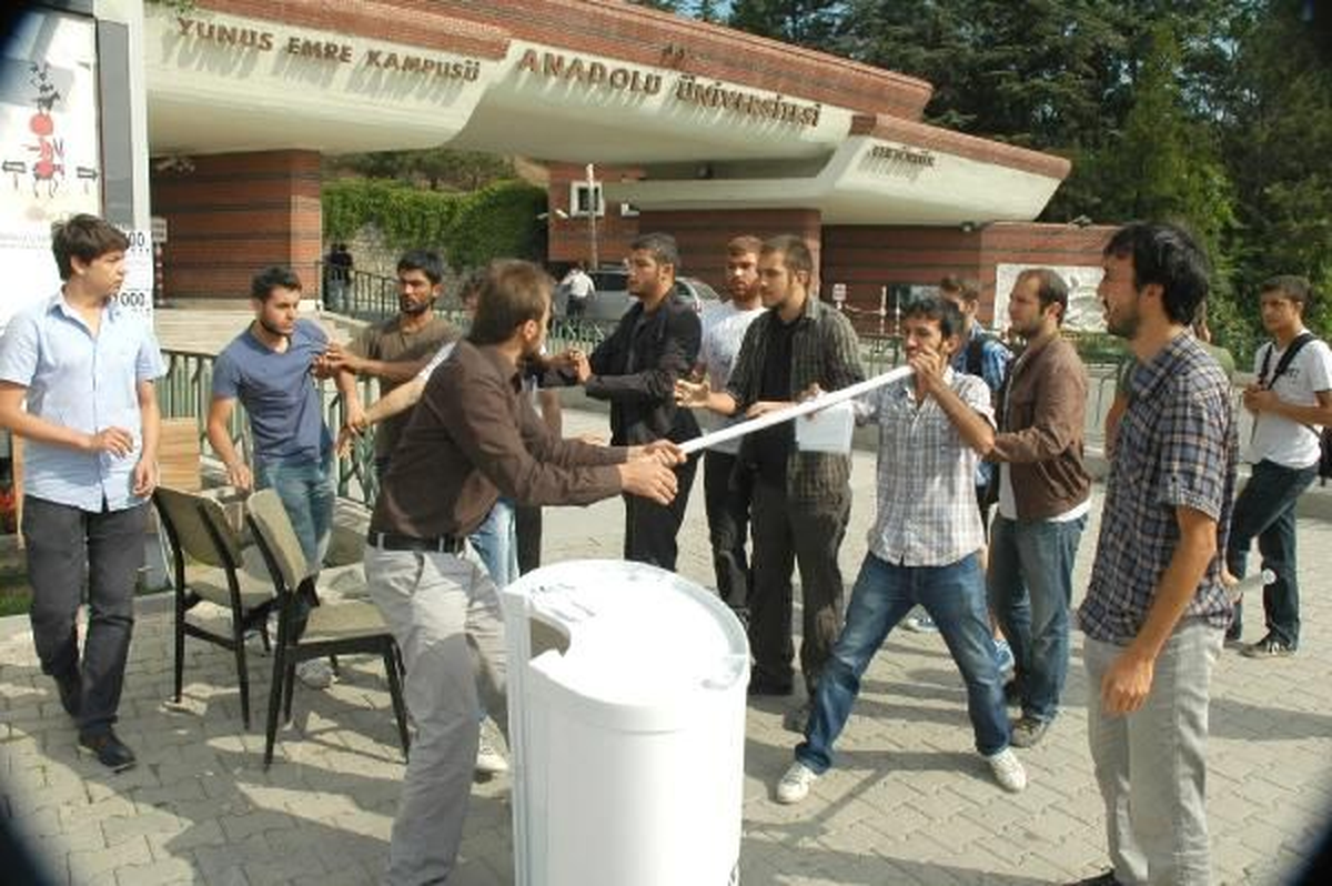 AK Parti Eskişehir İl Gençlik Kolları Başkanı Çizmelioğlu." Şehrimizin ve Üniversitemizin İsmini...