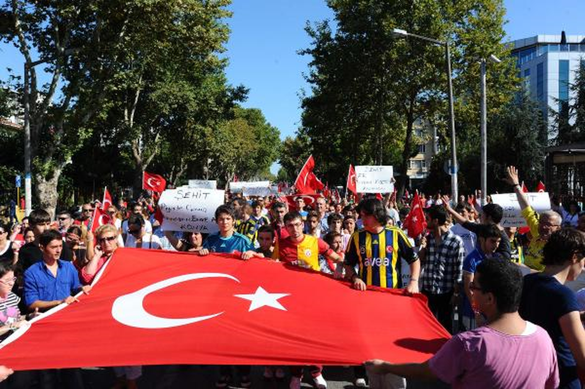 Bağdat Caddesi\'nde "Teröre Lanet" Yürüyüşü
