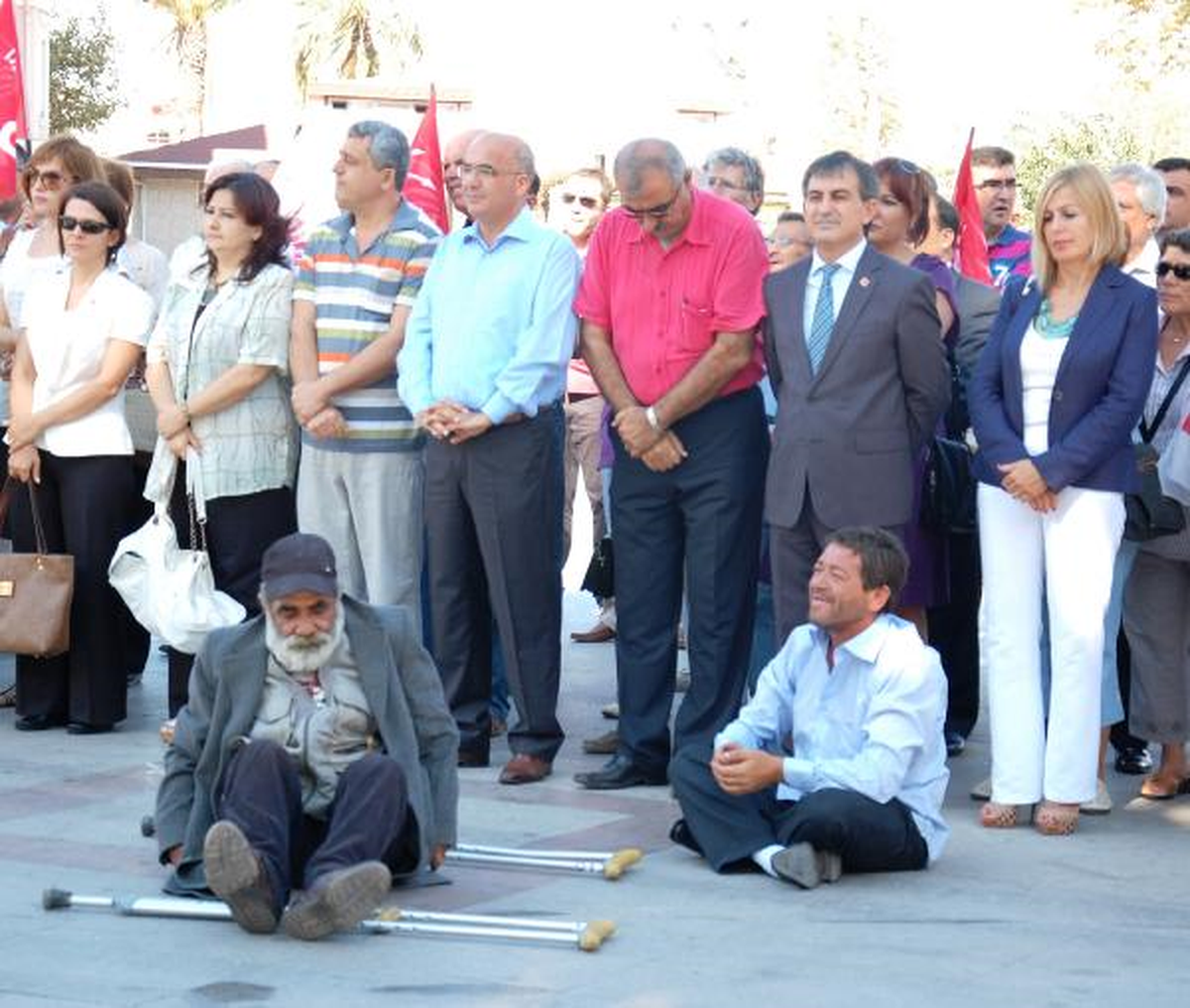 Bandırma\'daki CHP Törende Dilenci Krizi