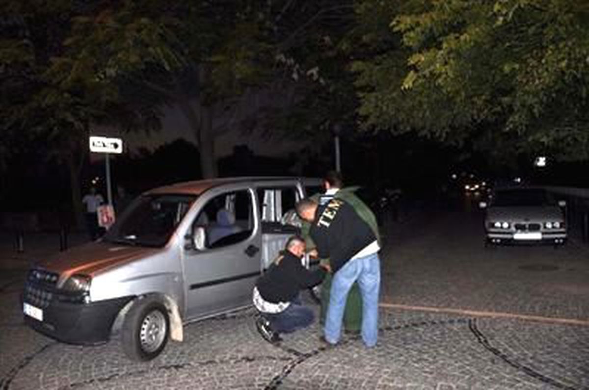 Bomba Şüphesi Yaratan Paketlerden Boya ve Kitap Çıktı