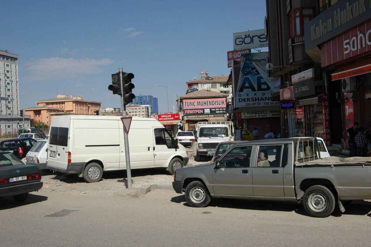 Çevreyolu Üst Geçit Kavşağı Otopark Oldu