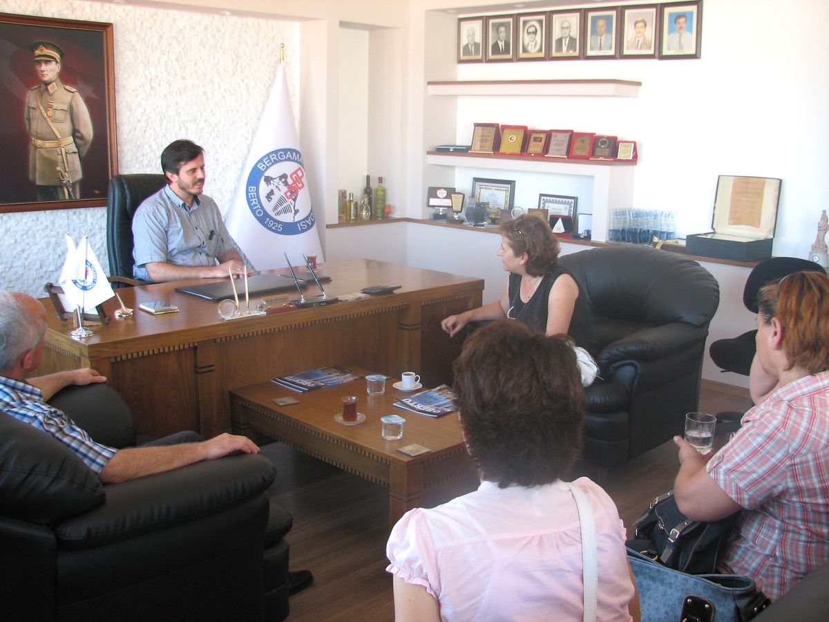CHP İzmir Milletvekili Birgül Ayman Güler\'den Bergama Ticaret Odası\'na Ziyaret