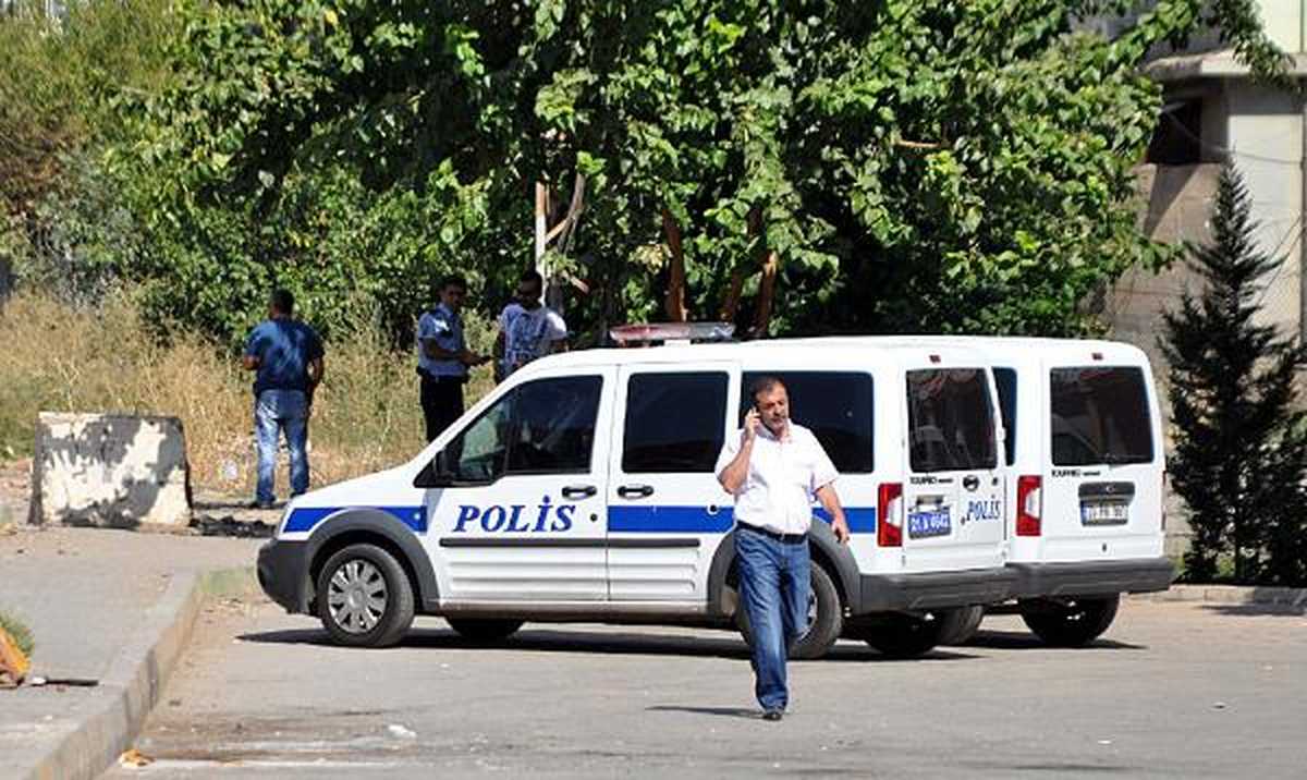 Diyarbakır\'da Bombalı Eylemci Alarmı