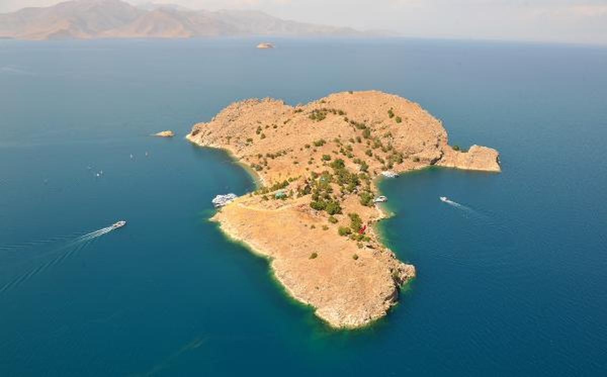 Ermenilerin Akdamar\'da Üçüncü Ayinine 1000 Kişi Katıldı (2)